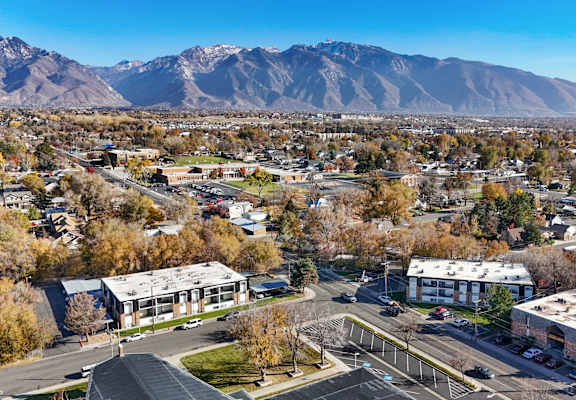 A view of a town with buildings and a mountain in the background.