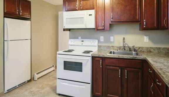 Fully Furnished Kitchen at Fox Hill Commons, Vernon, Connecticut