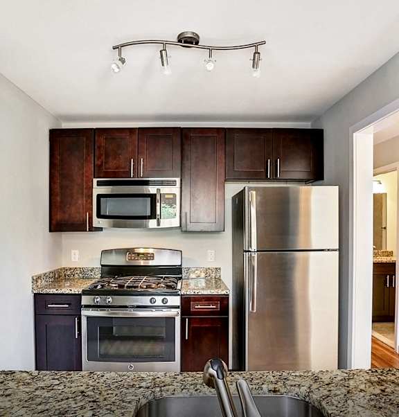 liberty village at warren, warren nj, luxury apartment community, kitchen