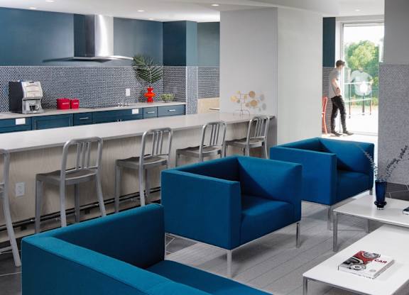 Mastlight Lounge with fireplace