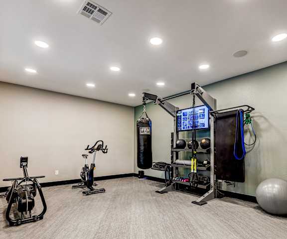 gym at Ventana Oaks Apartments, Austin, TX