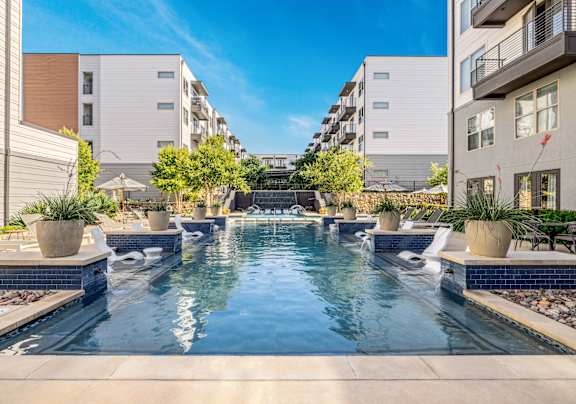 apartments near fort worth medical district with pool