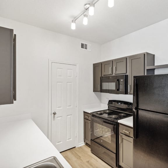 Kitchen with appliances at Bonito Parque Apartments