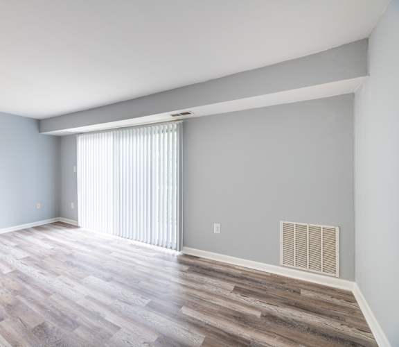 Vacant Living Area at Longwood Manor, Woodbridge, VA