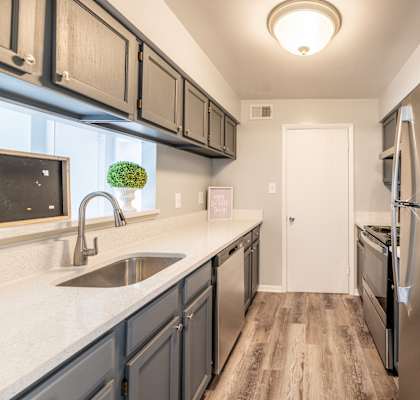 Fully Equipped Kitchen at Longwood Manor, Woodbridge, 22191
