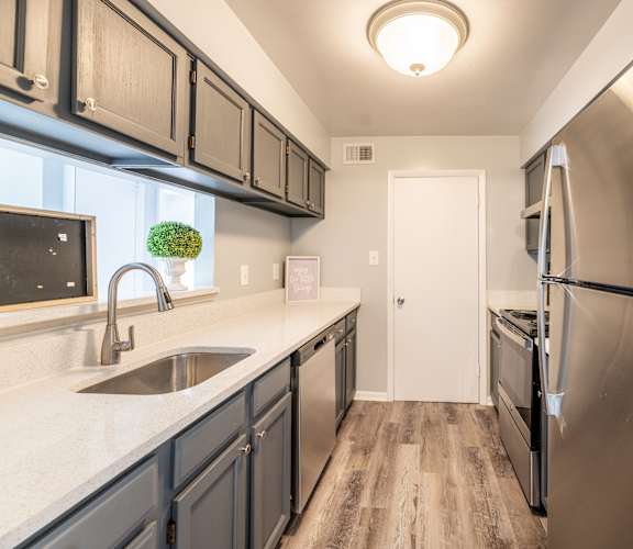 Fully Equipped Kitchen at Longwood Manor, Woodbridge, 22191