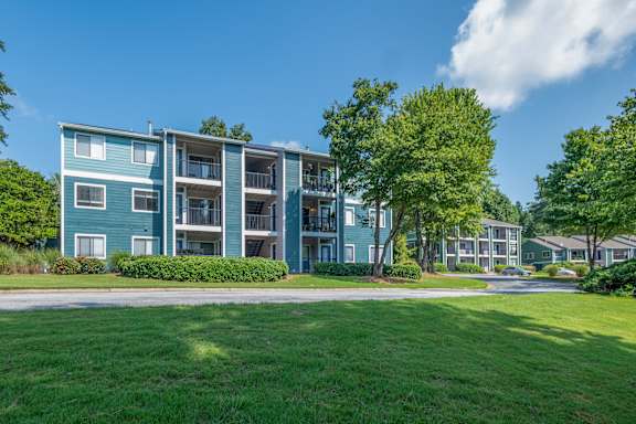 exterior view at Wynnwood Vinings Atlanta apartments
