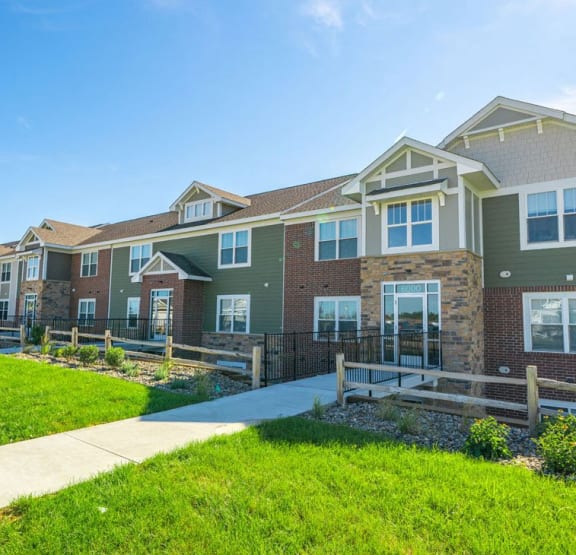Exterior at Strathmore Apartment Homes, West Des Moines, IA