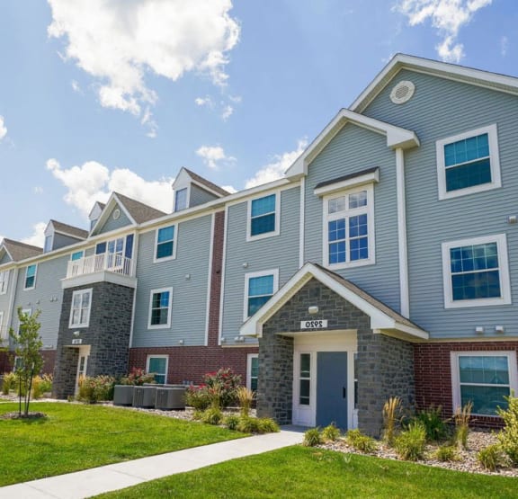 Exterior at Stoney Pointe Apartment Homes, Wichita, 67226