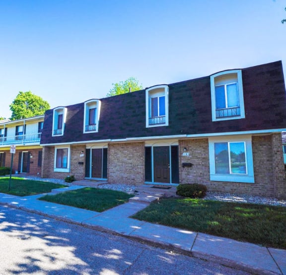 Exterior townhome building at Mount Royal Townhomes, Michigan
