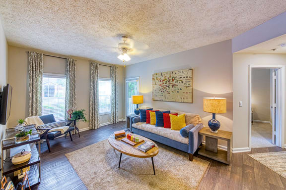 Evergreen Lenox Park Apartments living room