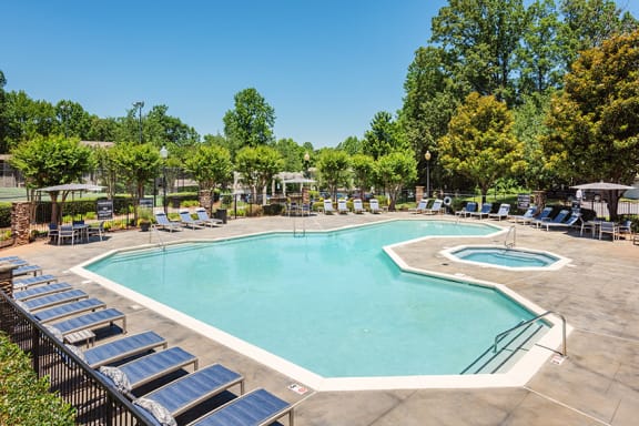 Cheswyck at Ballantyne apartments pool