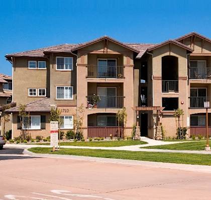 A large apartment complex named "Lopper Creek" is shown.