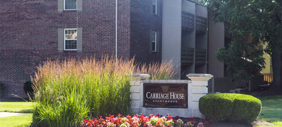Welcome Home to Carriage House Glendale!
