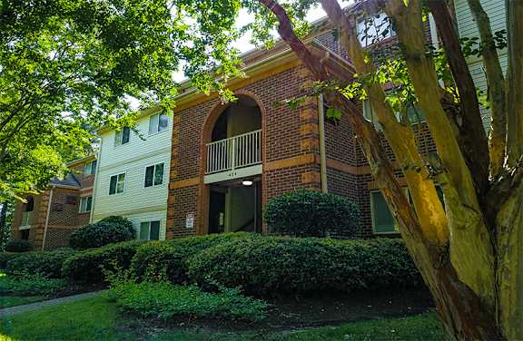 Exterior Apartment Building at Governor's Pointe Apartments