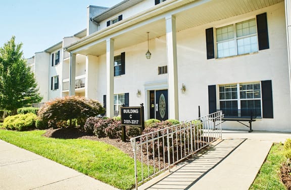 Exterior Apartment Building at Briarwood Lexington