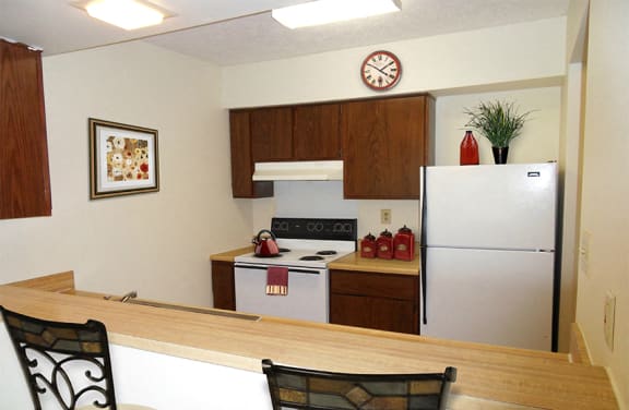 Kitchen with breakfast bar at Cambridge Square Bedford