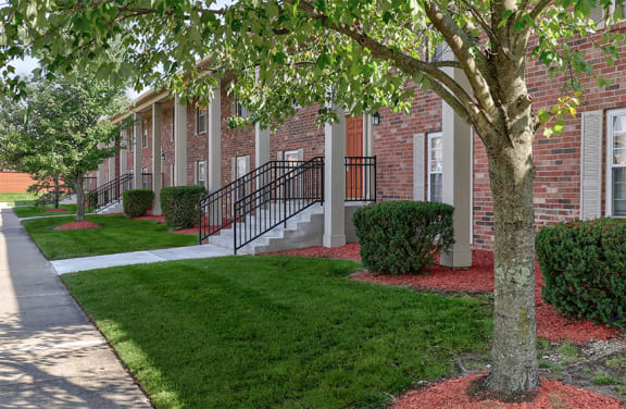 Apartment Building Entryway at Cambridge Square of Fort Wayne
