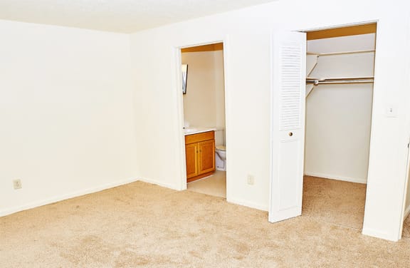 Closet and On-Suite Bathroom at Fairington of Lexington