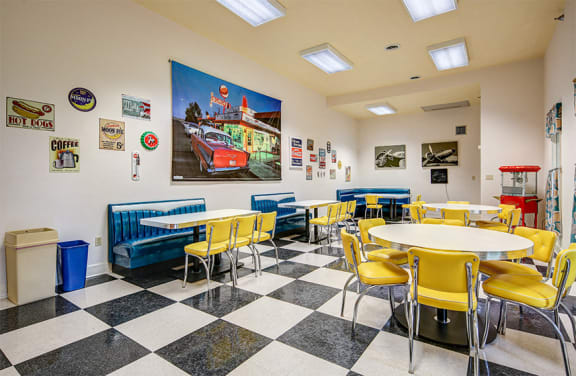 Clubhouse Diner at Lake Oaks Apartments