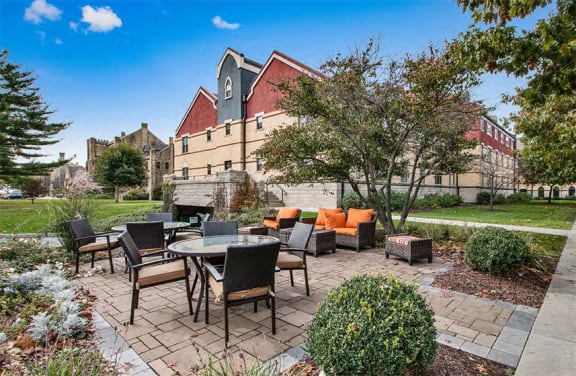 Outdoor Recreational Area at Lake Oaks Apartments