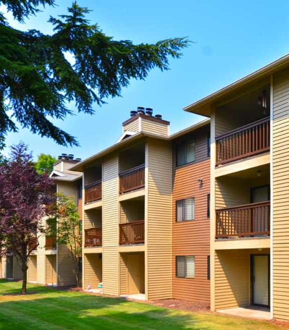 Chambers Creek exterior building decks and patios at Chambers Creek Estates, University Place
