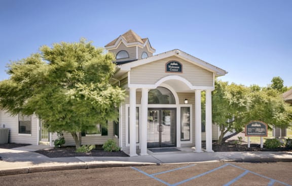 Property exterior at Boulder Pointe Apartments in Middletown, NY 10940