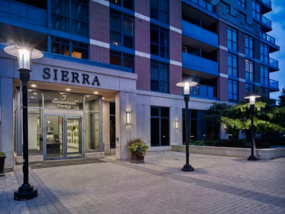 a picture of the sierra building at night