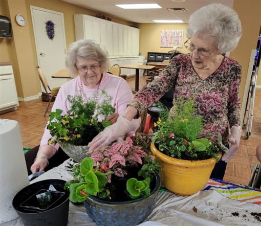 Residents enjoy gardening crafts at Aberdeen Heights Assisted Living