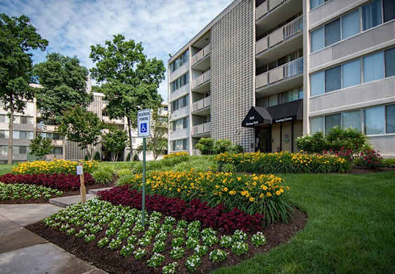 Heritage Park Apartments Leasing Center Entrance