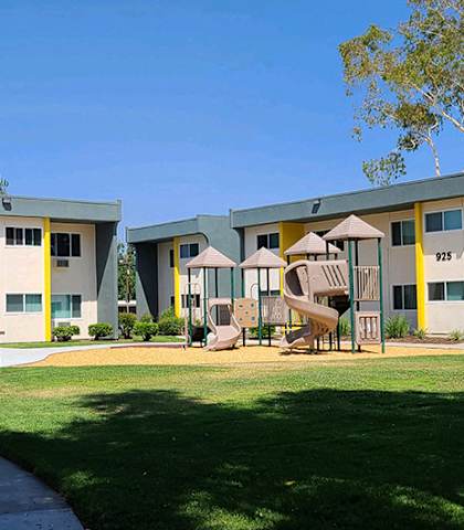 Courtyard with grass at CAMERON PARK Apartments, WEST COVINA, 91790