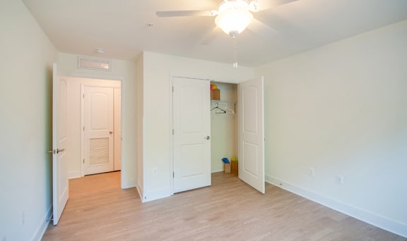 Bedroom w/ Closet