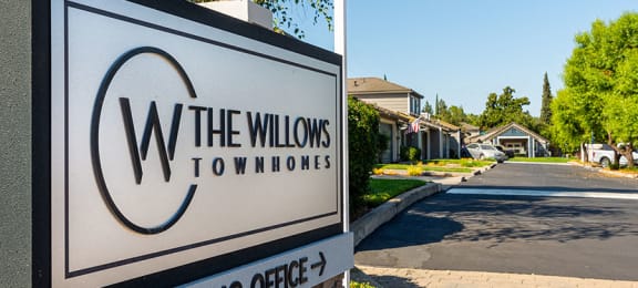 Monument Sign l The Willows Townhomes in Oakdale, CA 95361