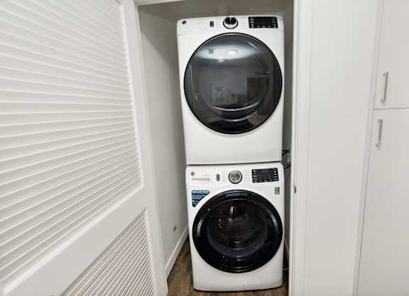 Washer and Dryer at BRIX325