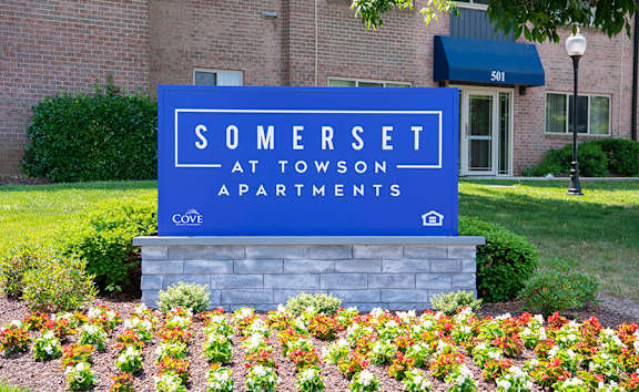 a kitchen with a washing machine and a sink at Somerset at Towson Apartments, Towson, MD, 21204