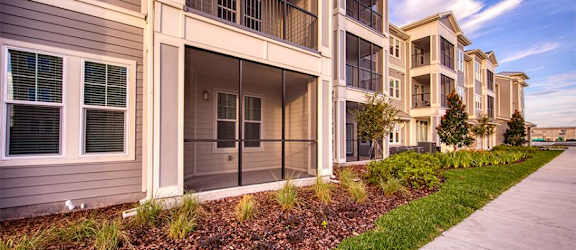 a sidewalk in front of an apartment building