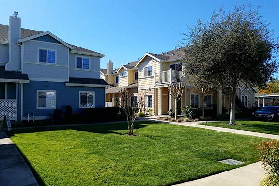 Grass Area at LINCOLN GARDENS APARTMENTS, Napa, CA