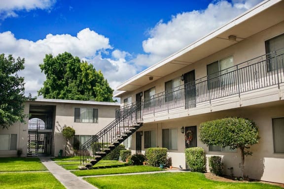 Clovis Courtyard Exterior
