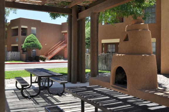 Covered picnic area with Pergola at downtown Santa Fe Apartments