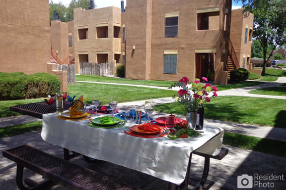 Picnic tables for residents at apartments near Santa Fe mall