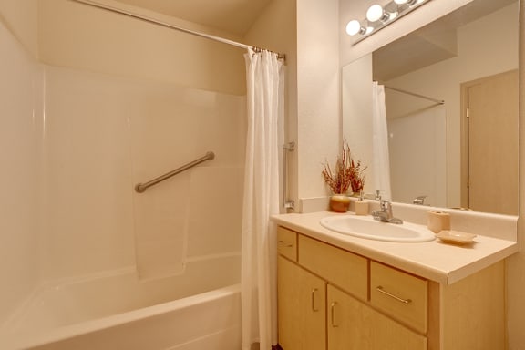 Bathroom at VINTAGE AT RICHLAND Apartments, Washington, 99352