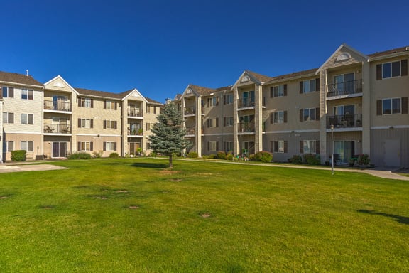 Courtyard grass area at VINTAGE AT RICHLAND Apartments, Richland ,Washington, 99352
