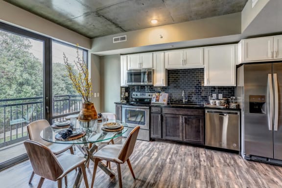 Dining and kitchen at Aertson Midtown, Tennessee