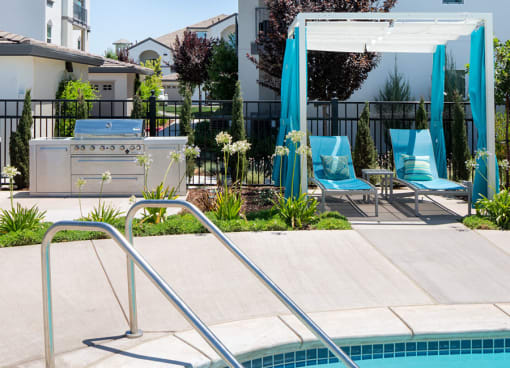 Pool and BBQ l  The James Apartments in Rocklin CA 