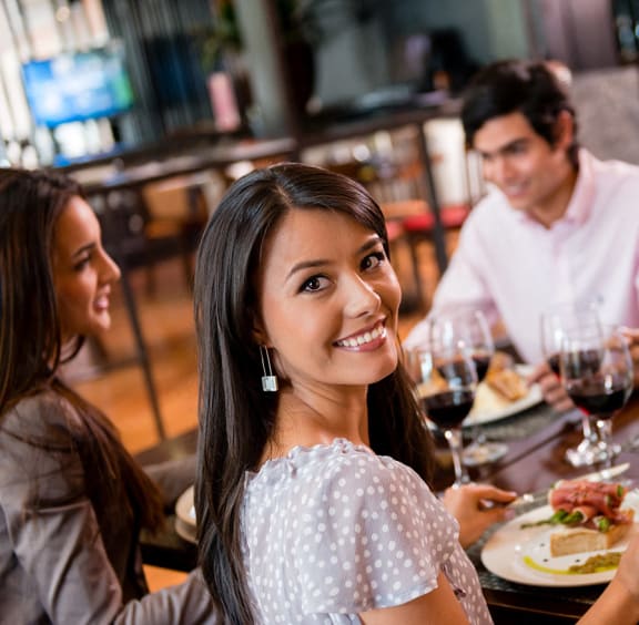 diners at Chelsea Square Apartments Website