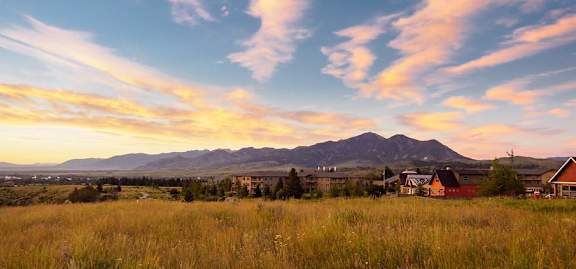 A beautiful landscape with a mountain in the background and houses in the foreground.