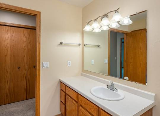 Upper Riverwalk Bathroom, 1 bed/1 Bath