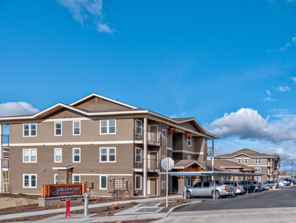 RedPoint_Redmond_OR_Exterior_CoveredParking