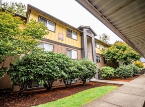Tacoma Apartments - Miramonte Apartments - Front Exterior