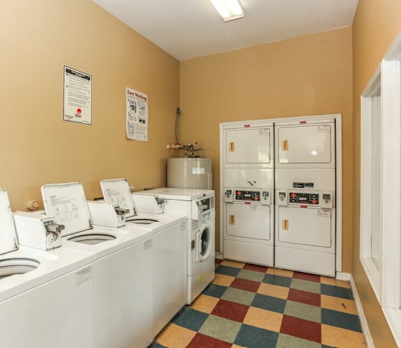 A laundry room with washers and dryers.
